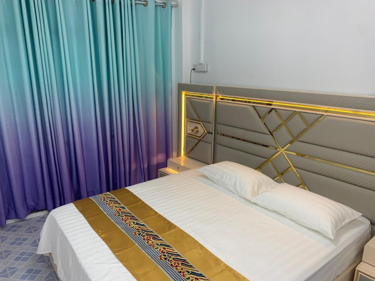 Ontrack Travel Apartment Male Bagian luar foto