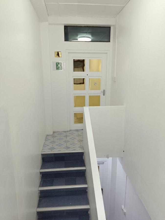 Ontrack Travel Apartment Male Bagian luar foto