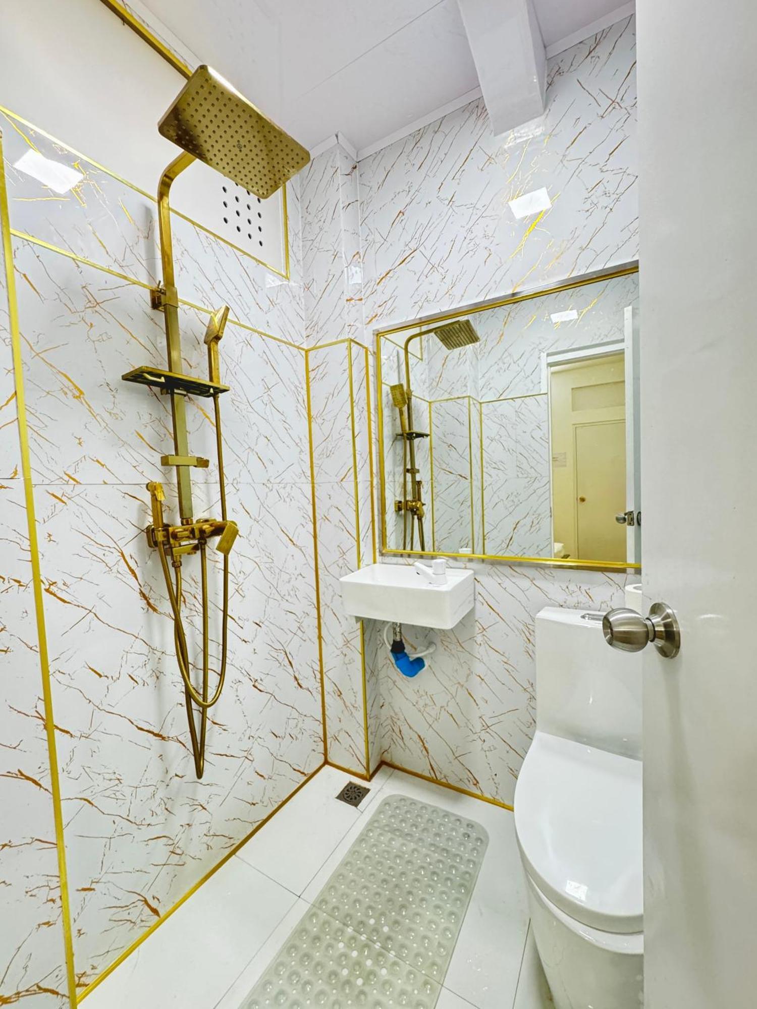 Ontrack Travel Apartment Male Bagian luar foto